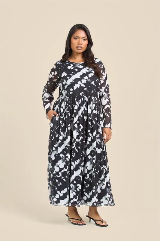 Curve Mono Print Long Sleeve Smock Style Dress - FASHION-SZN