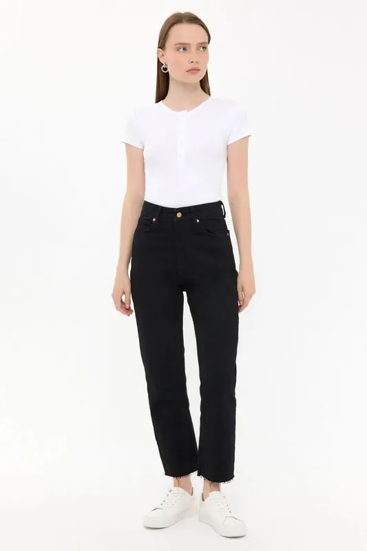 Buttoned Short Sleeve Round Neck T-Shirt