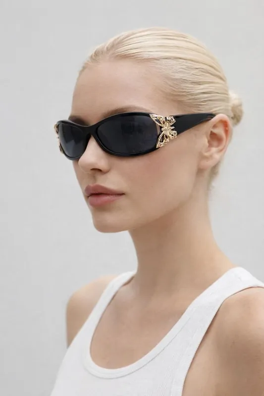 Vintage Wrap Around With Butterfly Detail Sunglasses - SVNX