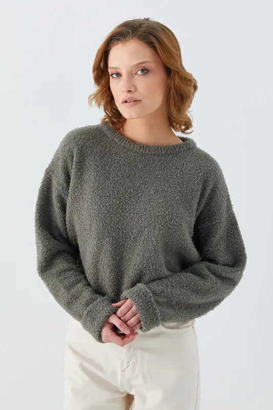 Plush Textured Crop Knit Sweater - MixRay