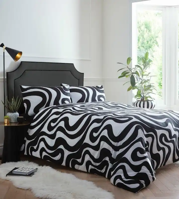 Retro Waves Duvet Cover Set - Portfolio Home