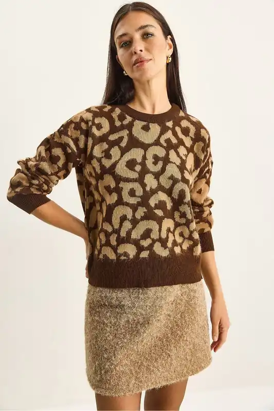 Leopard Print Crew Neck Pullover Sweater - Bianco Lucci