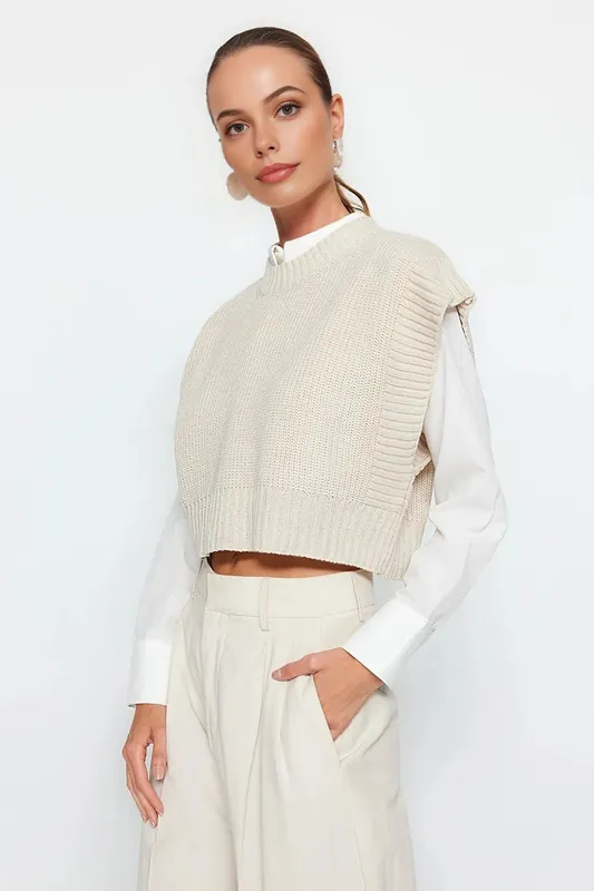 Crop Crew-Neck Knitted Vest