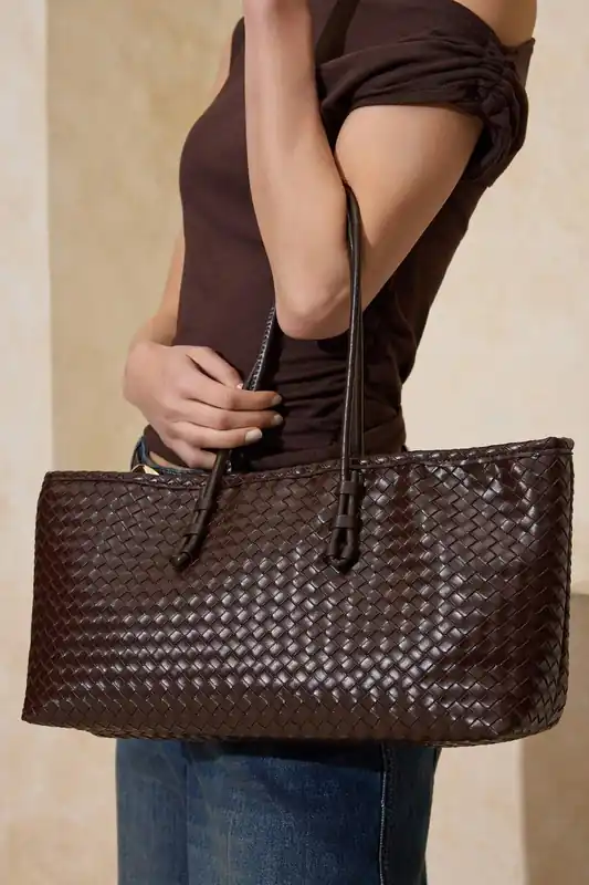 Women's Woven Shoulder Bag with Intrecciato Pattern - WOVCOR