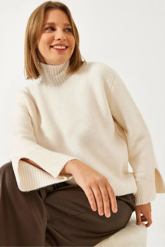 Turtleneck Relaxed Fit Sweater with Slit Detail - Bianco Lucci