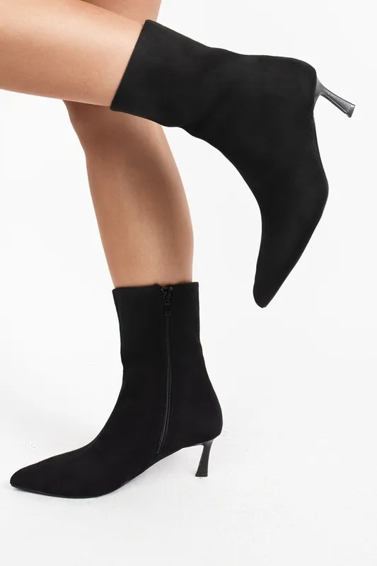 Elvara Pointed Toe Mid Heel Sock Ankle Boots - IKRUSH