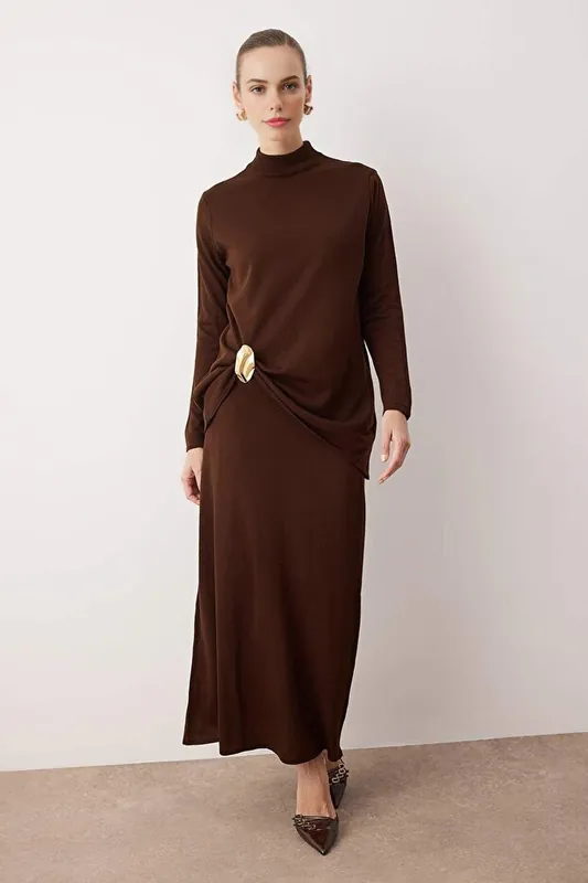 2 Piece Knitted Co-Ord Set with Brooch Detail and Long Sleeve Top
