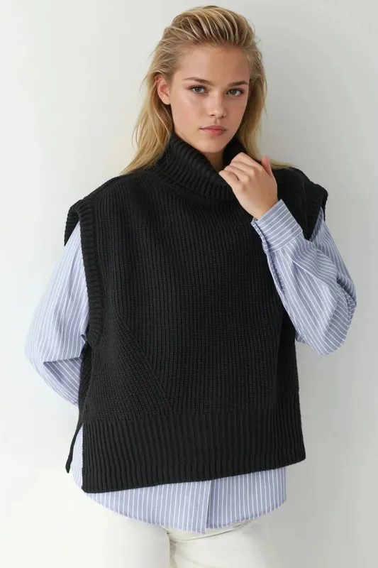 Relaxed Fit Turtleneck Sweater Vest - Hiccup