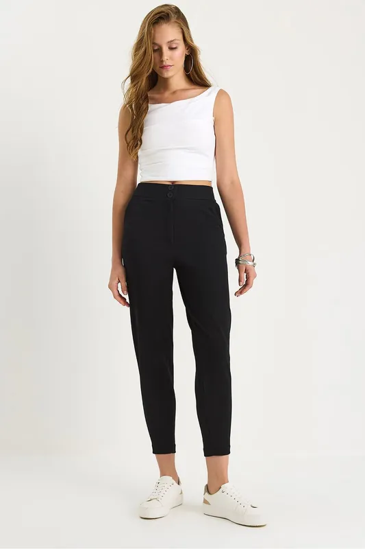 Long Crepe Carrot Pants with Button Closure - Bianco Lucci