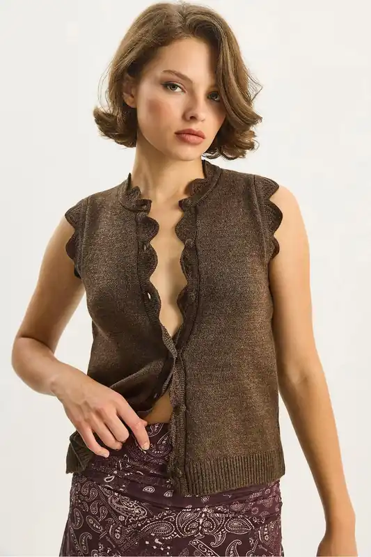 Frilly Crew Neck Knit Waistcoat - Bianco Lucci