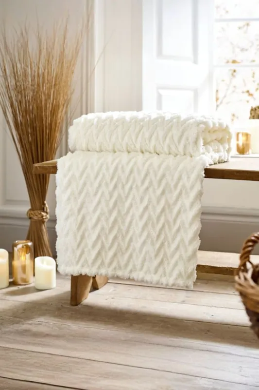 Tadcaster Luxury Soft Chevron Throw – 140x180cm Warm & Soft Blanket - Deyongs