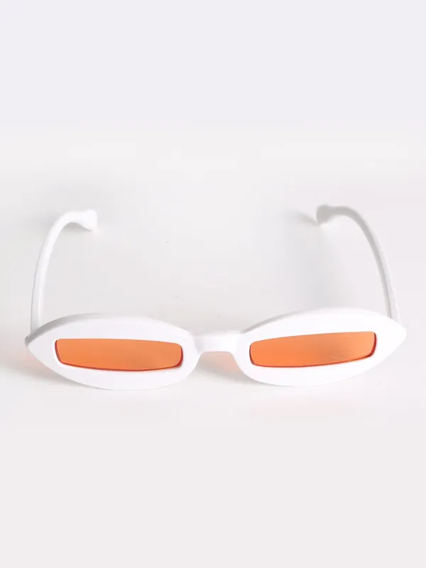 Slim Oval Retro Sunglasses In White - SVNX