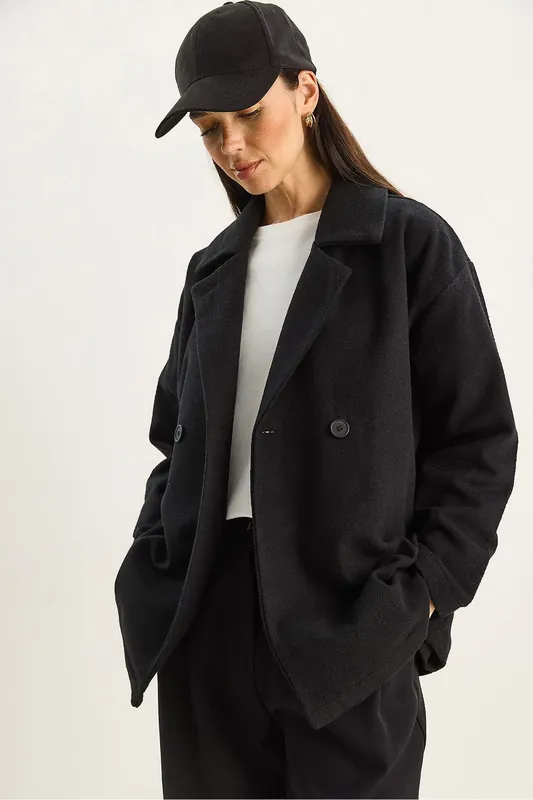 Oversized Coat with Button Closure - Bianco Lucci
