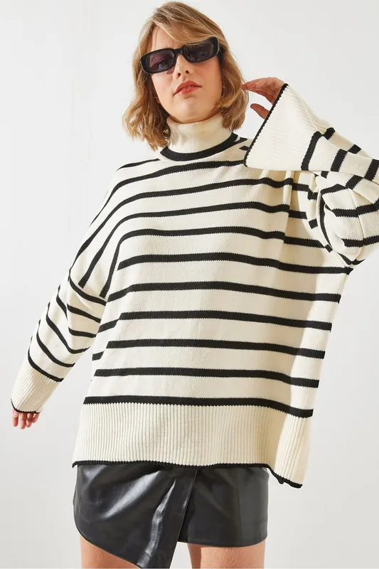 Striped Ribbed Turtleneck Sweater - Bianco Lucci