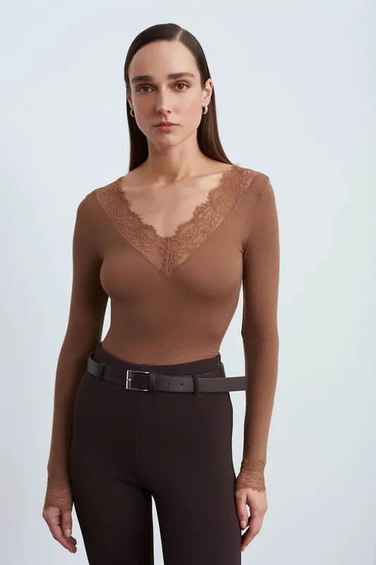 Slim Fit V-Neck Lace Blouse