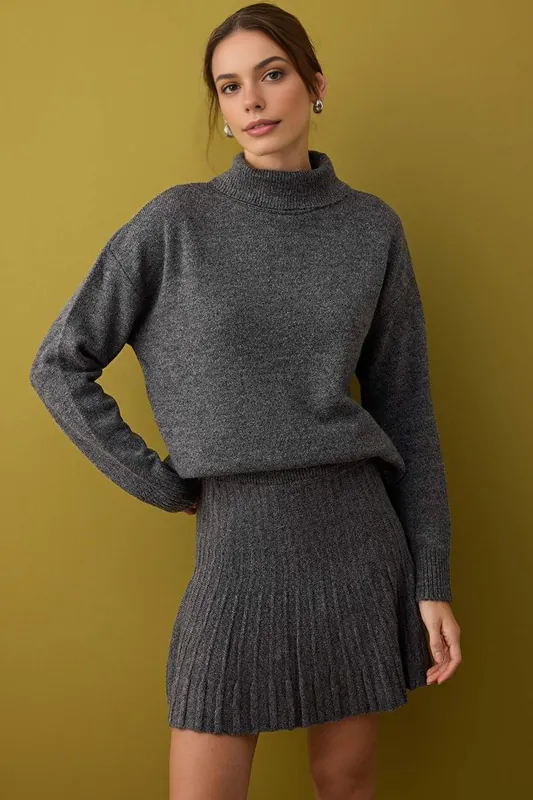 2-Piece Textured Knit Turtleneck Sweater and Pleated Skirt Set