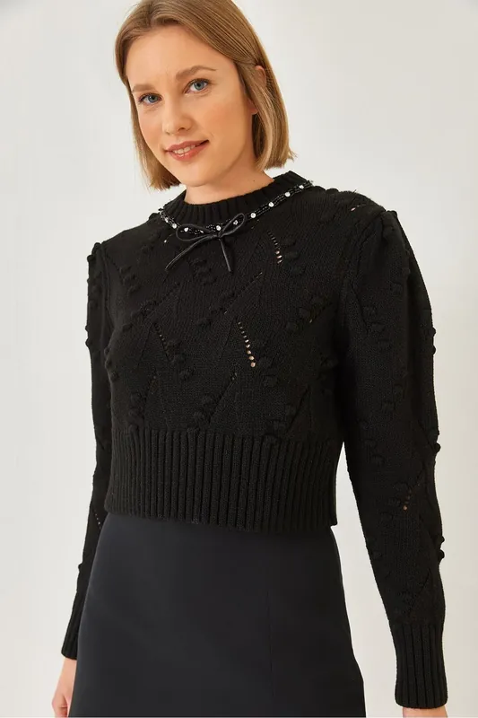Textured Embroidered Crew Neck Fitted Crop Sweater - Bianco Lucci