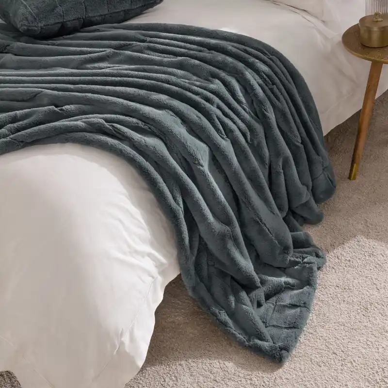 Empress Alaskan Faux Fur Throw - Paoletti
