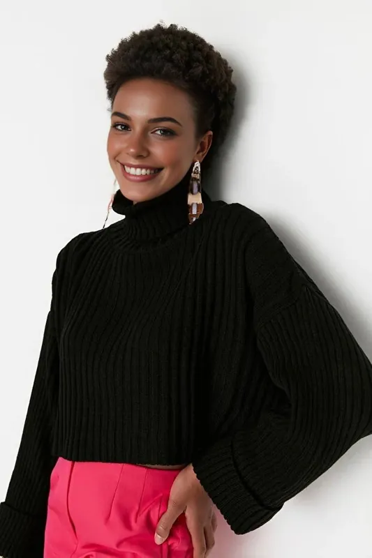 Cropped Ribbed Turtleneck Knit Jumper - WOVCOR