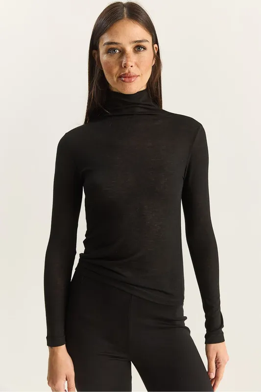 Fitted Long Sleeve Turtleneck Blouse - Bianco Lucci