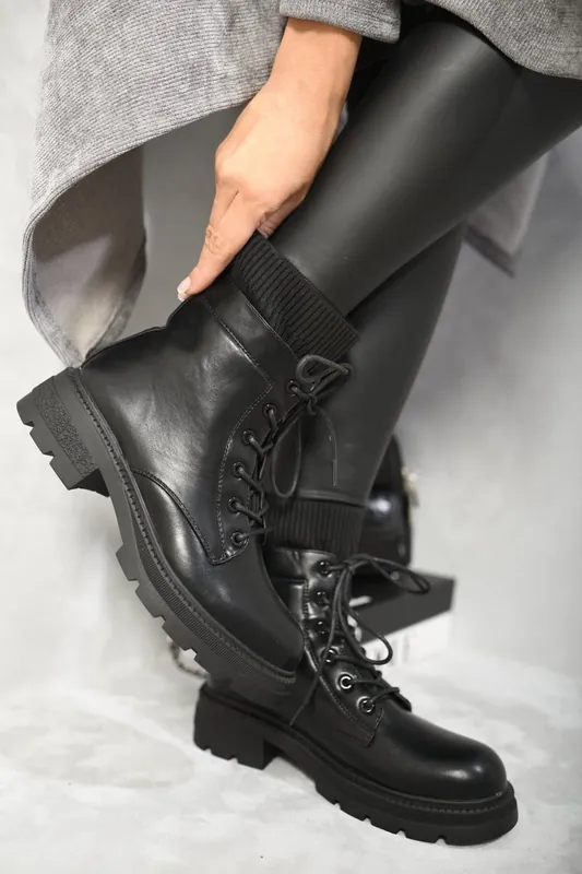 Lilia Platform Lace Up Ankle Boots - IKRUSH