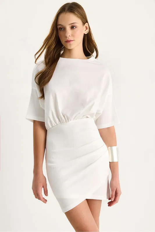 Bodycon Midi Dress with Zipper Closure - Bianco Lucci
