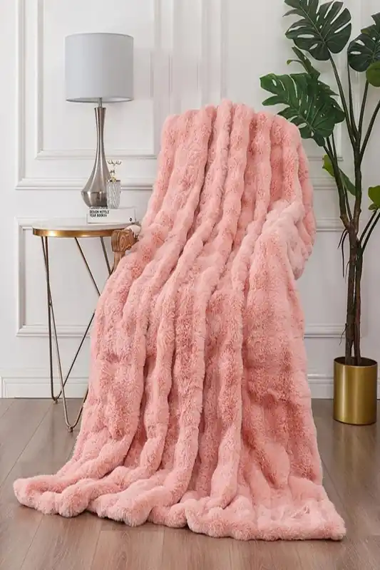Luxury 3D Fur Polyester Blanket Soft & Cosy (150x200cm) - Rapport Home