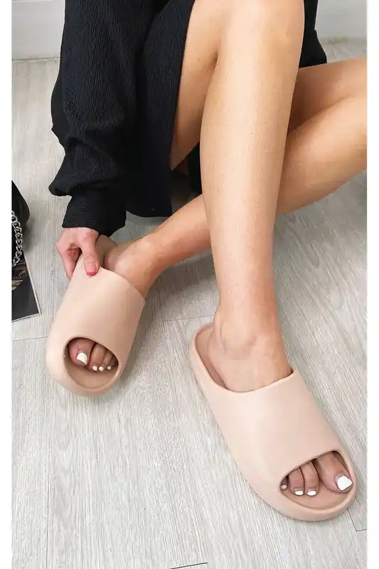 Lou Slip On Sandals - IKRUSH