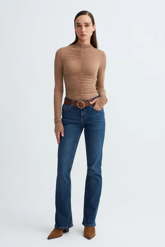 Low-Waist Straight-Leg Jeans