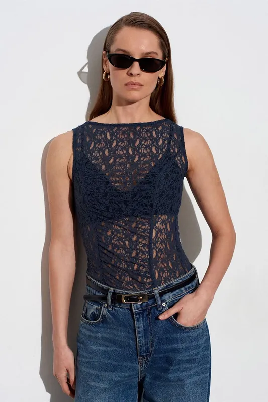 Fitted Lace Sleeveless Blouse - Dilvin