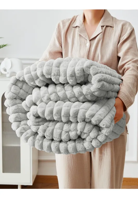 Super Soft Luxury Faux Fur Box Throw - Ezysleep