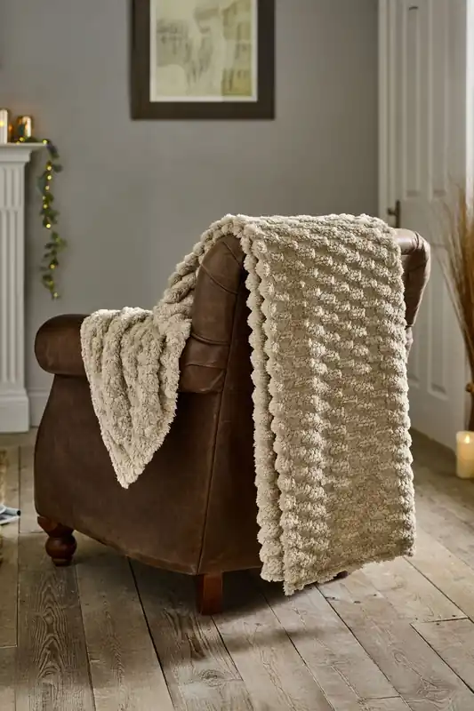 Featherstone SuperSoft Textured Extra Warm Luxury Throw 130x170cm - Deyongs