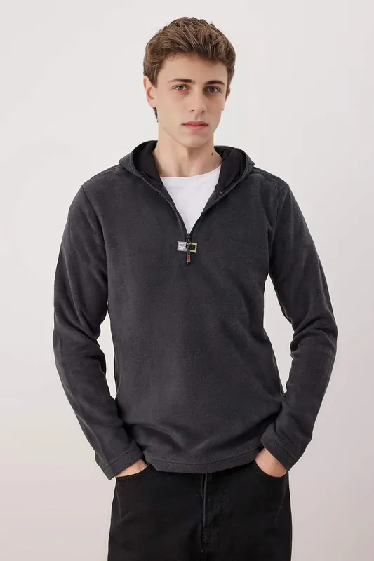 Men’s Hooded Half Zip Sweatshirt - WOVCOR