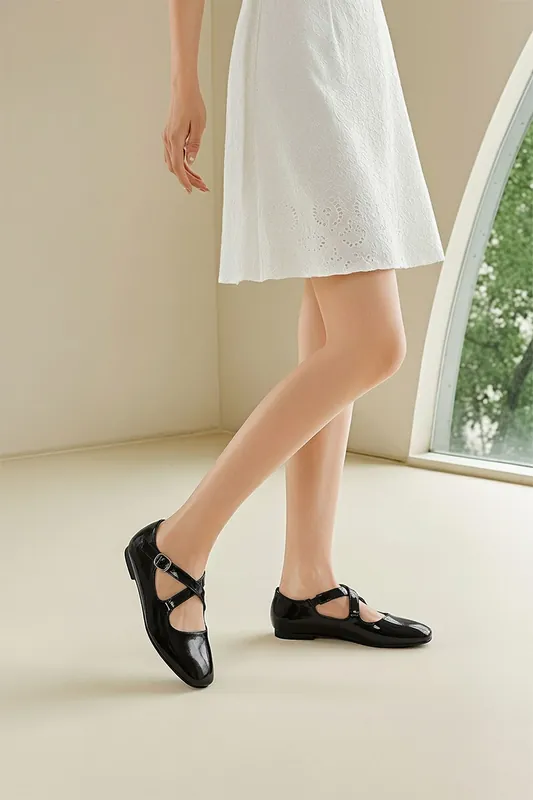 Casual Closed Toe Cross-Strap Mary Jane Shoes with Low Heel