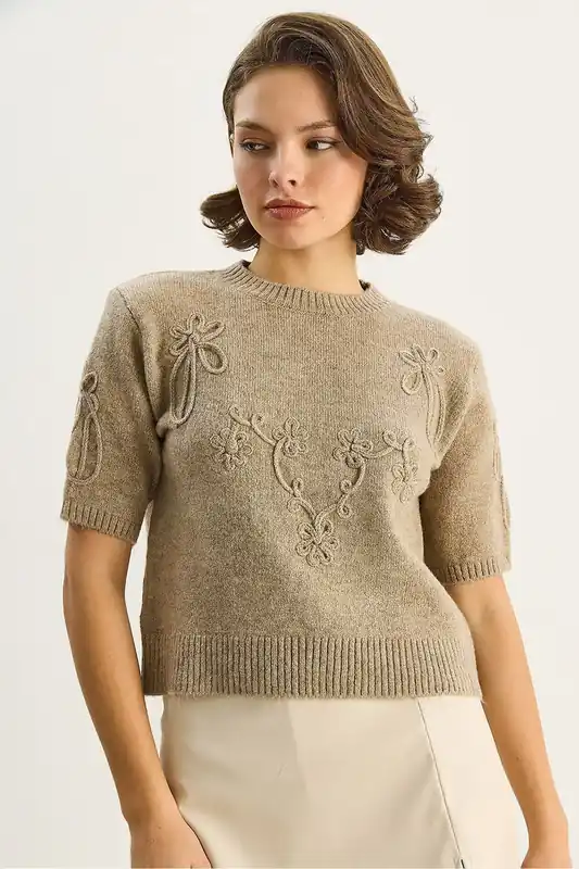 Embroidered Crew Neck Knit Sweater - Bianco Lucci