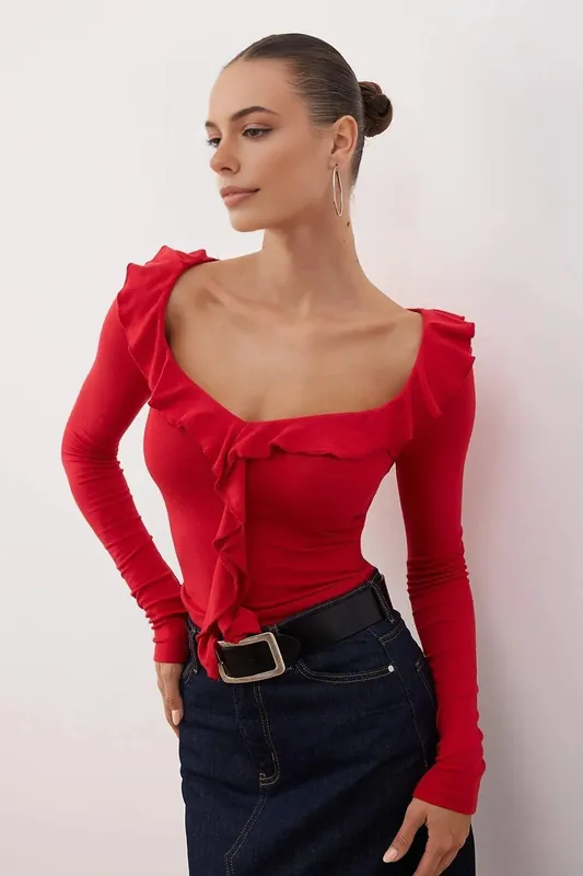 Ruffle Detail Sweetheart Neck Fitted Knit Blouse - WOVCOR