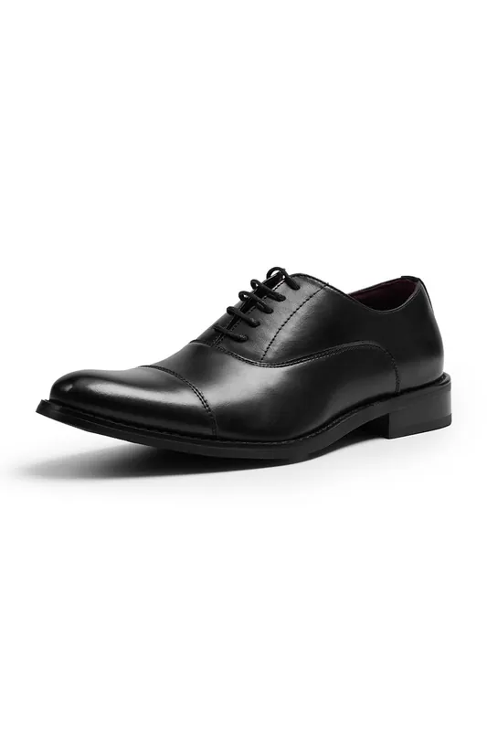 Classic Leather Oxford Shoes with Lace-Up Closure