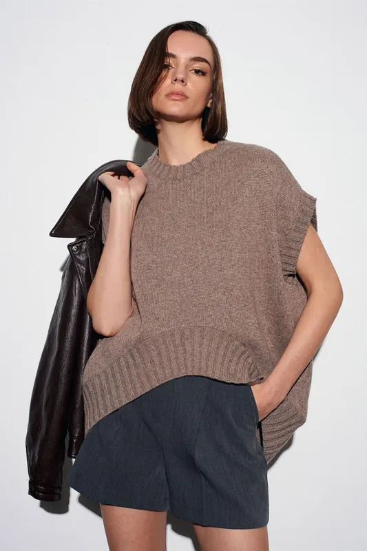 Oversized Ribbed Knit Sweater Vest - Dilvin