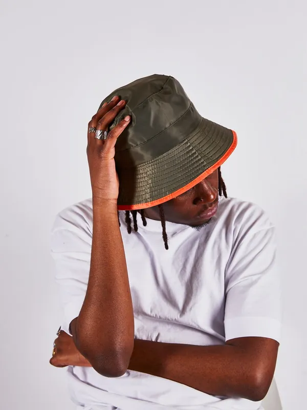 Nylon Bucket Hat With Contrast Trim And Drawstring In Moss - SVNX