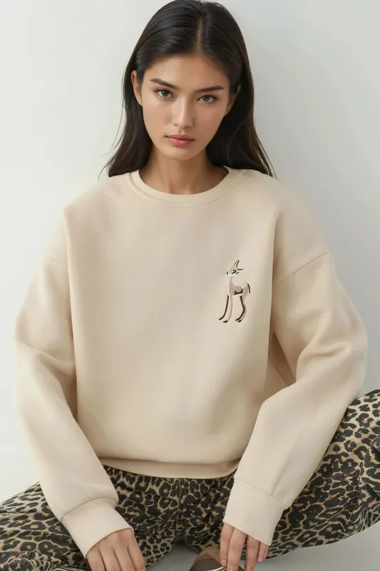 Comfort Animal Pattern Embroidered Raised Crew Neck Sweatshirt - Hiccup