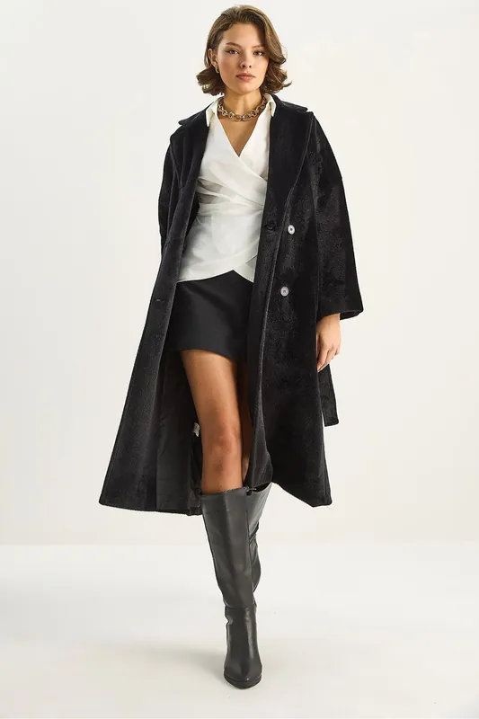 Plush Buttoned Coat - Bianco Lucci