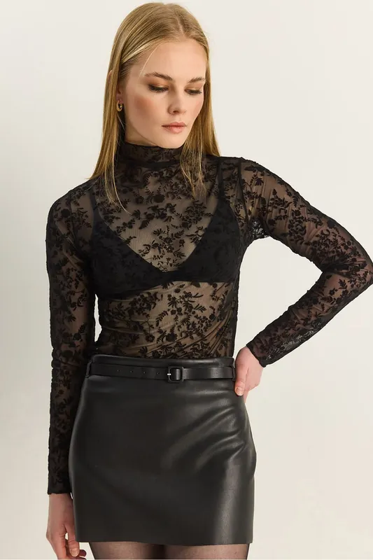 Floral Slim Fit Half Turtleneck Blouse - Bianco Lucci