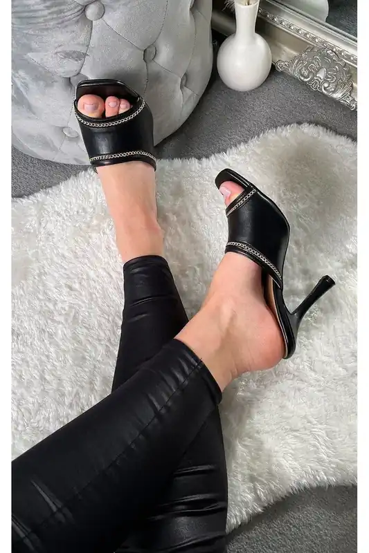 Zeena Chain Detail Heels - IKRUSH