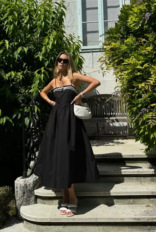 Black Scoop-Neck Midaxi-Dress