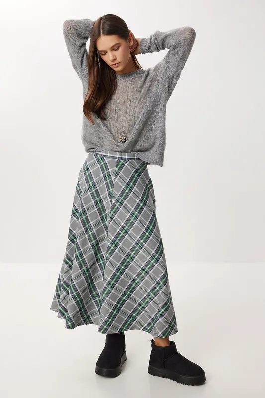 Pocket Detailed Long Plaid Skirt with Zipper Closure - Happiness Istanbul