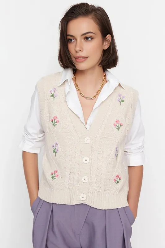 Embroidered Floral Knit Sweater Vest - WOVCOR