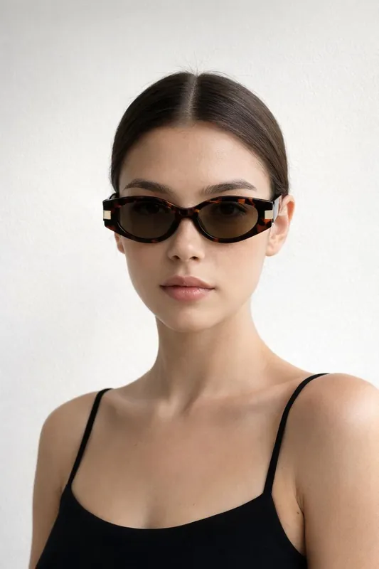 Oval Metal Detail Sunglasses - SVNX