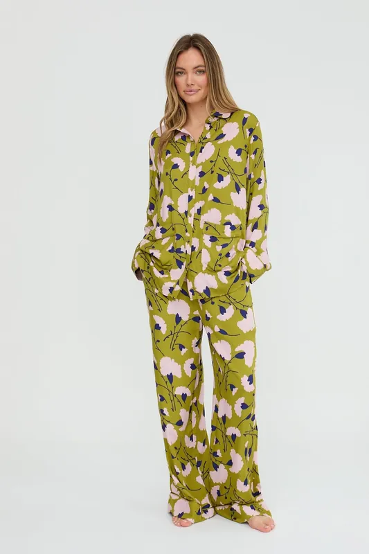 Evie Long Sleeve Floral Print Pyjama Set In Green - Lily and Lionel