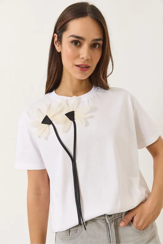 3D Floral Detailed T-shirt