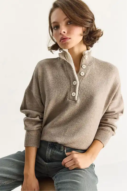 Buttoned Sweater - Bianco Lucci